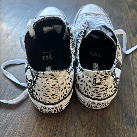 Converse Classic Black and White animal print women’s shoe size 8 - Picture 2 of 5